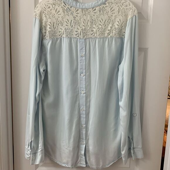 Chelsea & Theodore size large pale blue long sleeve blouse with lace upper - Picture 2 of 7